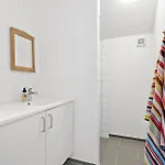 5 Bedroom Awesome In *