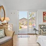Дом отдыха 5 Bedroom Awesome In *
