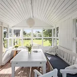 Дом отдыха 5 Bedroom Awesome In Слагельсе