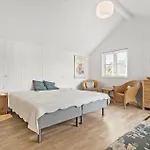 Дом отдыха 5 Bedroom Awesome In *
