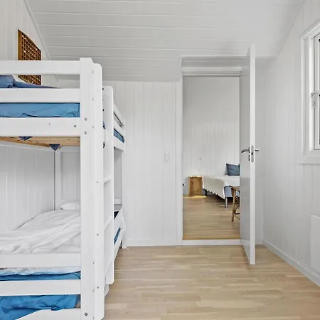 Дом отдыха 5 Bedroom Awesome In *