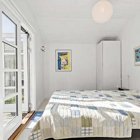 5 Bedroom Awesome In Ferienhaus *