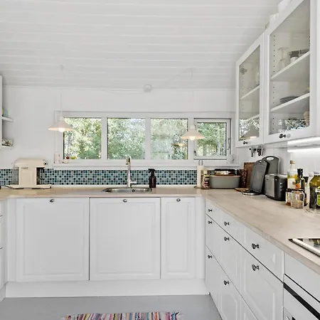 5 Bedroom Awesome In Ferienhaus