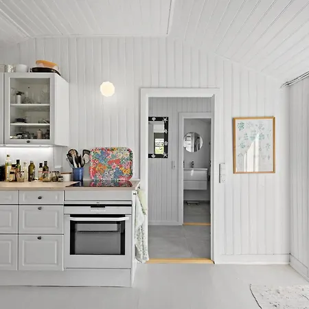 Holiday home Stunning In With Kitchen