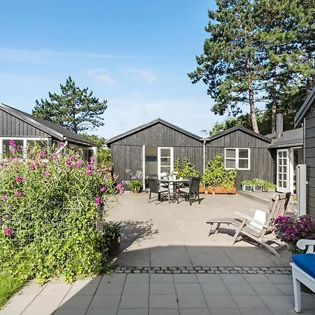 5 Bedroom Awesome In *