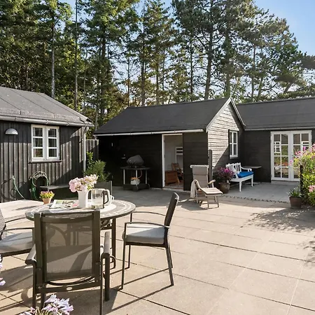 Holiday home Stunning In With Kitchen *