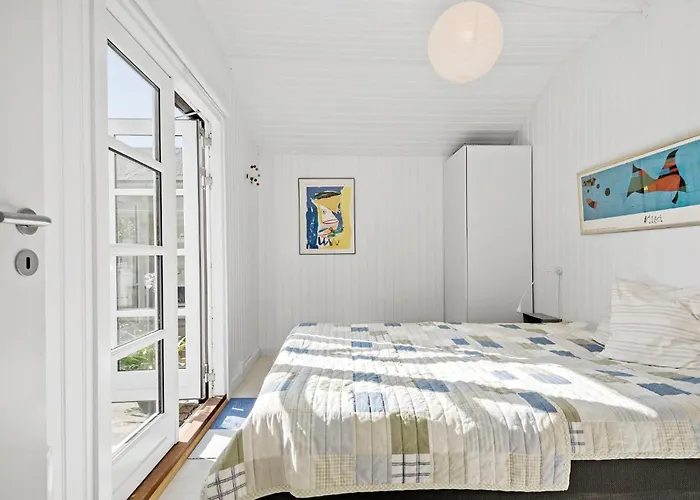 5 Bedroom Awesome In Ferienhaus *