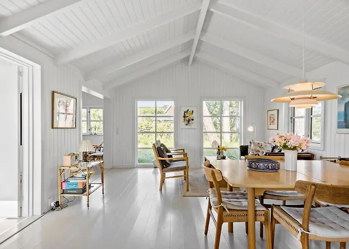 5 Bedroom Awesome In *