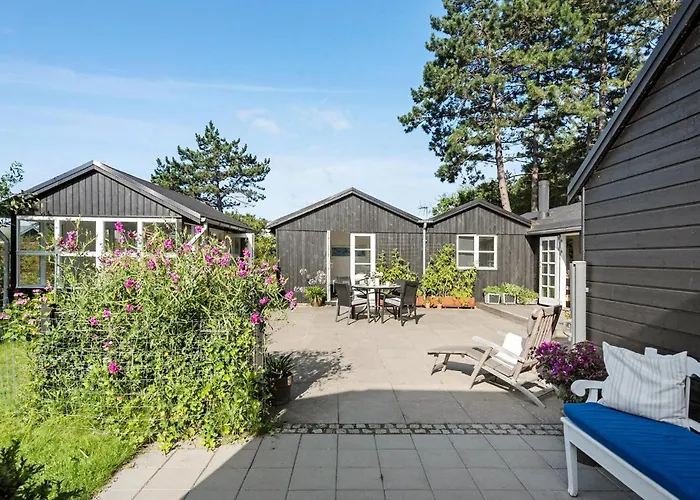 5 Bedroom Awesome In *